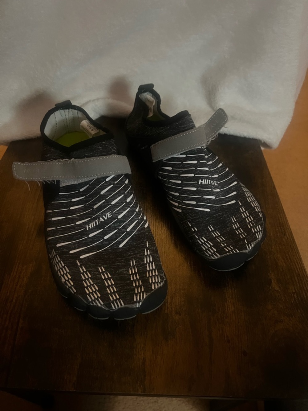 Kids Black Slip-On Athletic Shoes with Gray Strap Boys size 6